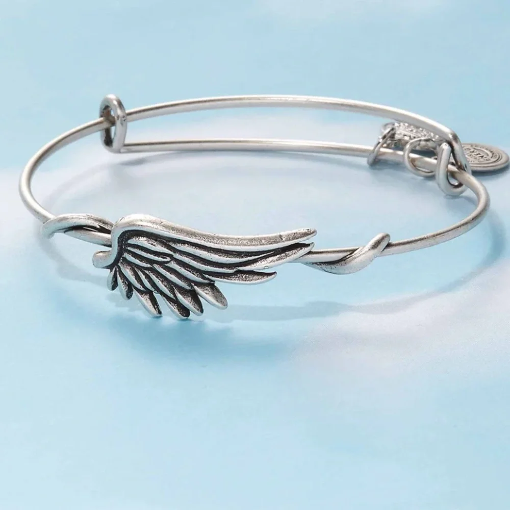 &LIVY Silver Angel Wing Bracelet - Picture 1 of 3